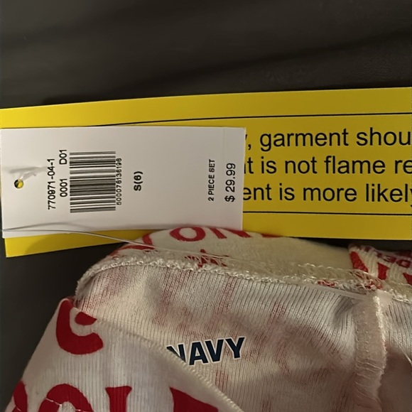 Old Navy kids’ Christmas pajama set - Picture 3 of 3